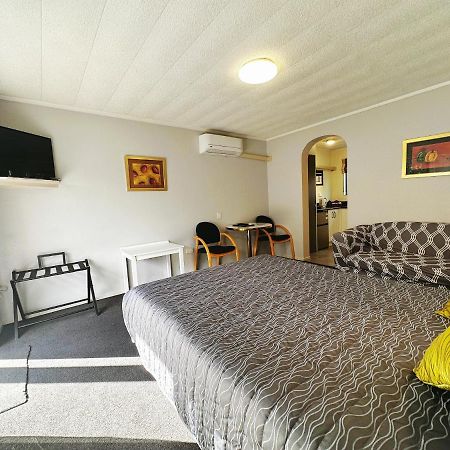 Kingswood Manor Motel Whangarei Exterior photo
