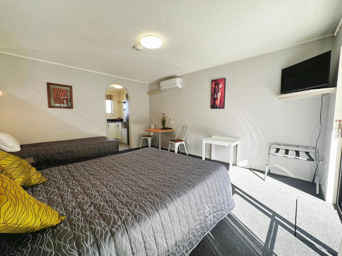 Kingswood Manor Motel Whangarei Exterior photo