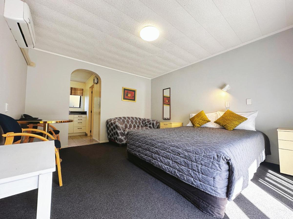 Kingswood Manor Motel Whangarei Exterior photo