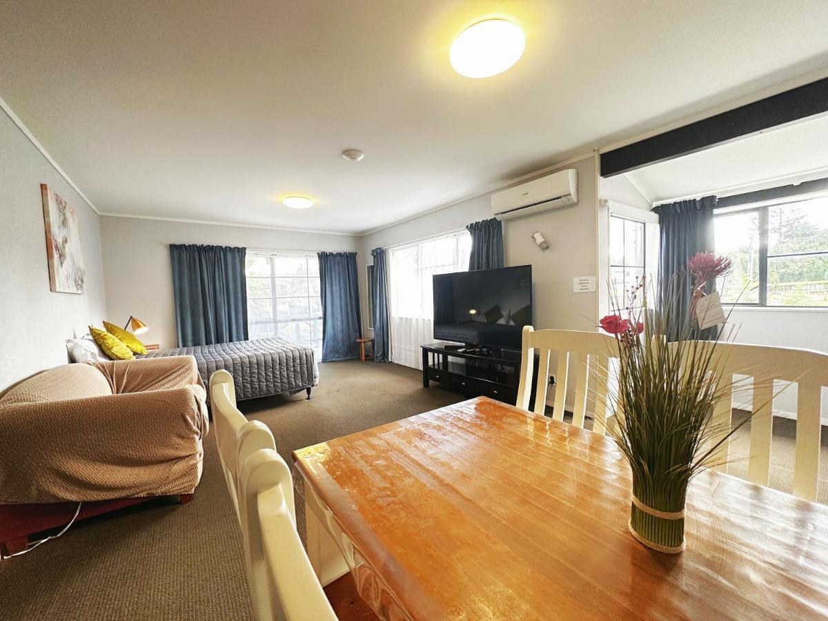 Kingswood Manor Motel Whangarei Exterior photo