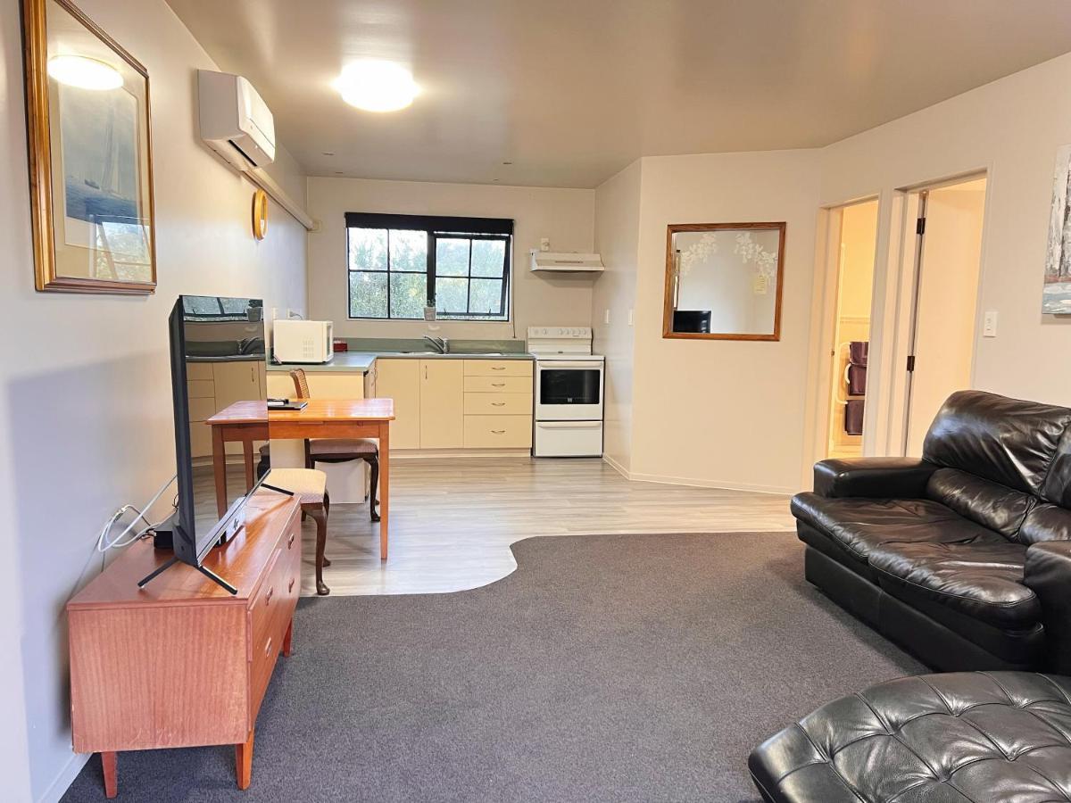 Kingswood Manor Motel Whangarei Exterior photo