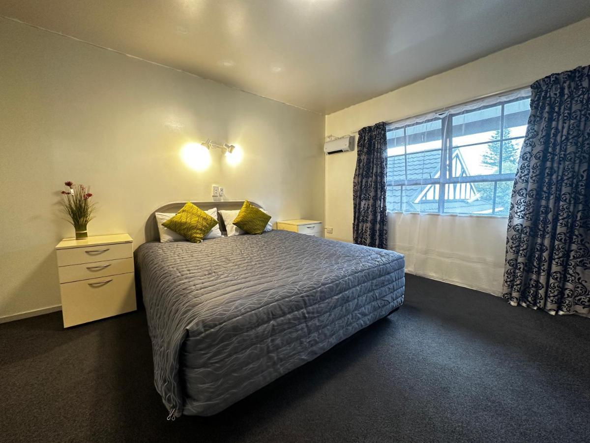 Kingswood Manor Motel Whangarei Exterior photo