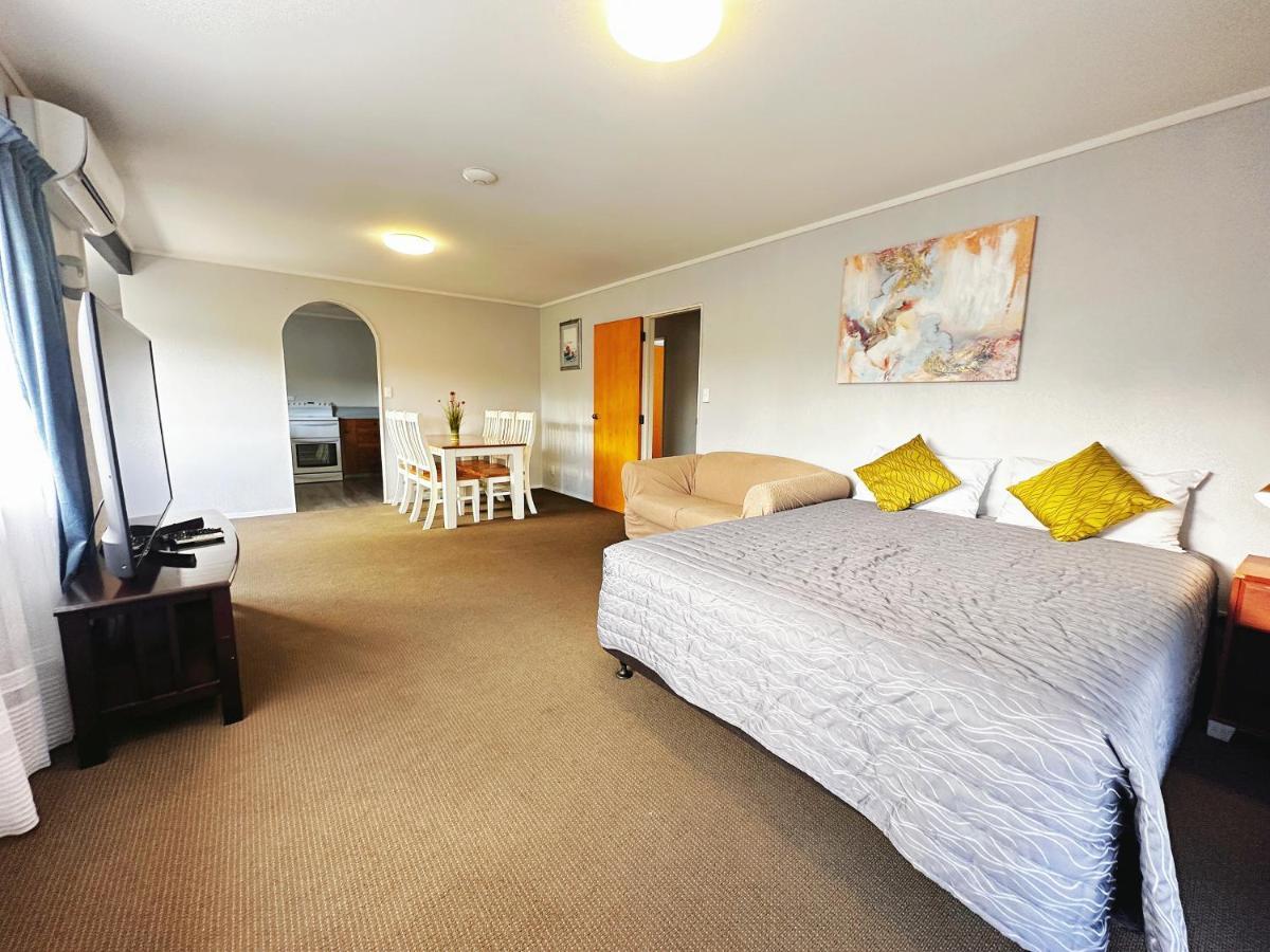Kingswood Manor Motel Whangarei Exterior photo