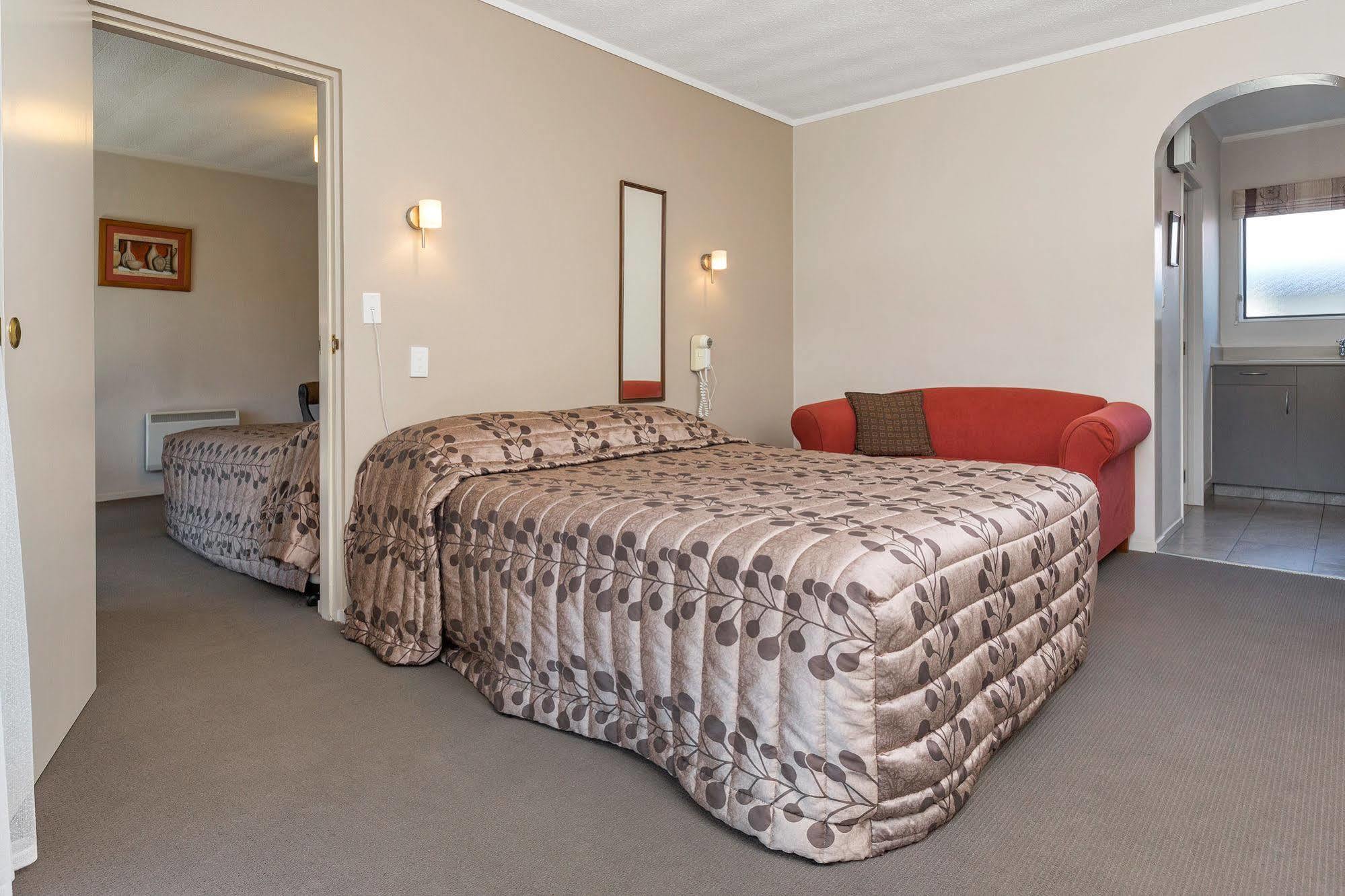 Kingswood Manor Motel Whangarei Exterior photo