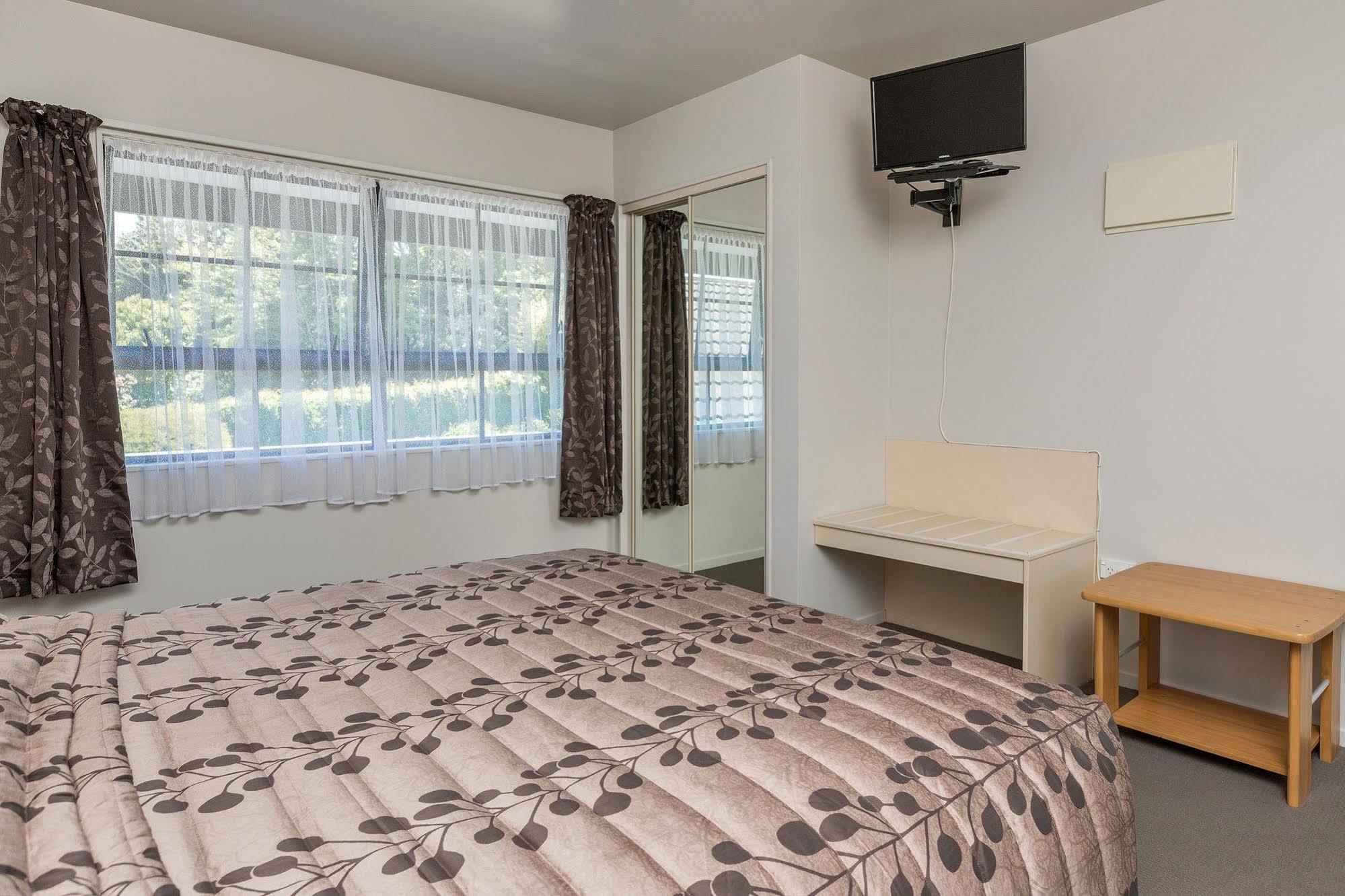 Kingswood Manor Motel Whangarei Exterior photo