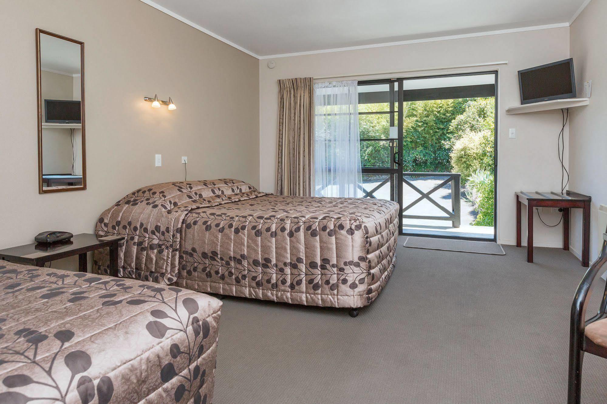 Kingswood Manor Motel Whangarei Exterior photo